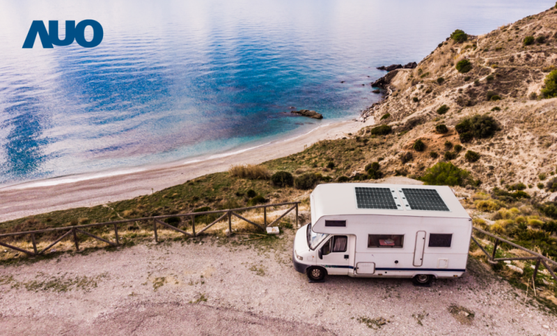 「可撓輕量化太陽光電板SunCurva」使用輕量特殊耐候型複合板取代傳統太陽能板的玻璃前板，不僅降低70%重量，每米平方僅3Kg；具有抗衝擊性能及通過電磁相容性測試，可應用於交通運輸工具，如露營車、遊艇等